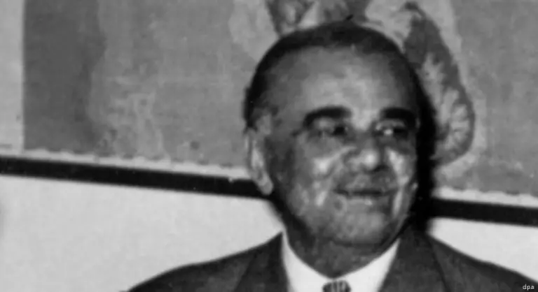 Der-Brite-Lord-Ismay-erster-NATO-Generalsekretaer-in-den-50er-Jahren-umschreibt-das-Ziel-der-NATO-ungeschminkter-Die-Amerikaner-drinnen-die-Russen-draussen-und-die-Deutschen-unten-halten