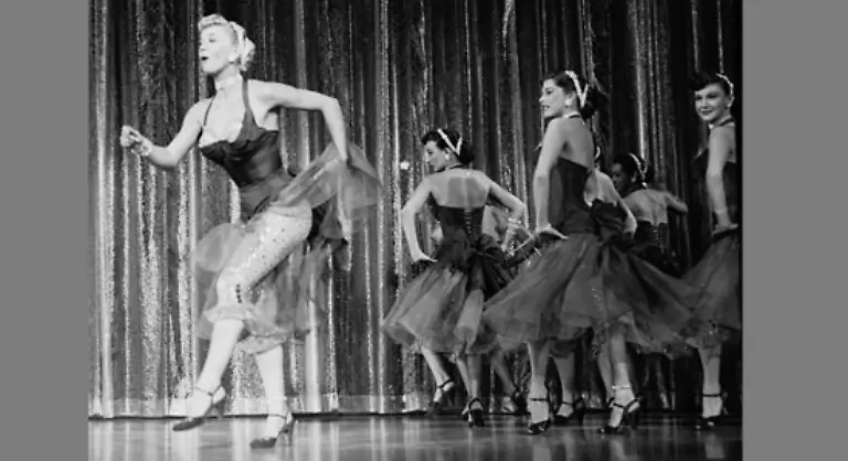 Doch-der-Schein-ihres-Glamour-Lebens-trog-meint-Theater-Regisseur-Alvin-Rakoff-Sie-hat-einiges-erlebt-und-viele-Tritte-abbekommen-Sie-war-die-Nachkriegsausgabe-von-Madonna-flachste-ein-Times-Kritiker