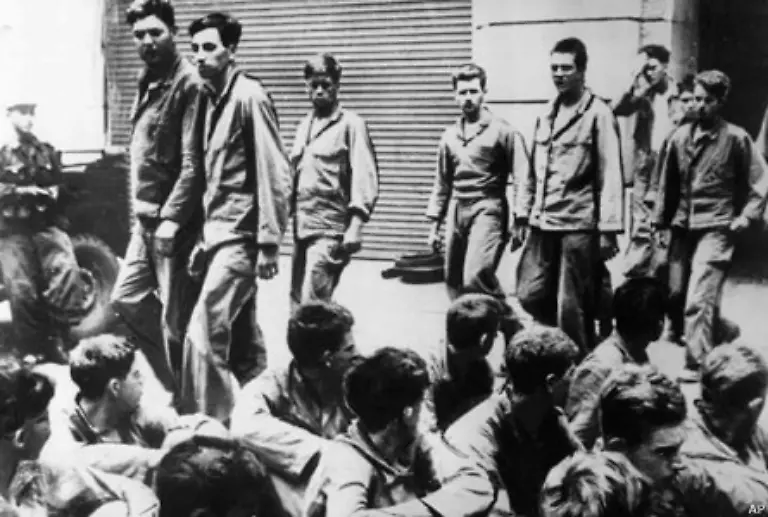 Spaetestens-nach-der-Zuendung-der-ersten-sowjetischen-Atombombe-im-September-1949-sowie-dem-Angriff-des-kommunistischen-Nordkorea-gegen-den-Sueden-greift-die-Angst-vor-dem-kommunistischen-Gespenst-um-sich