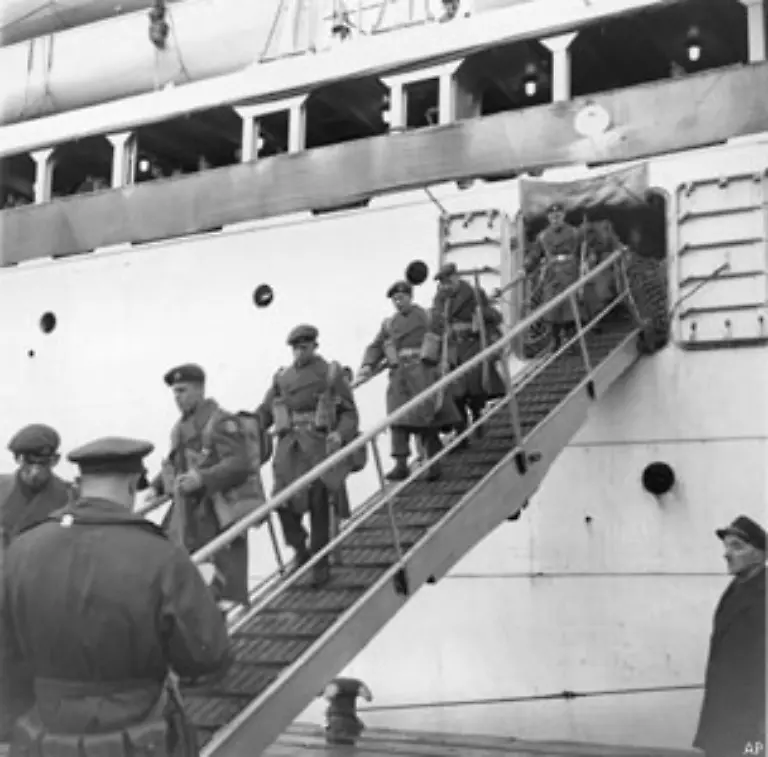 Strategisch-setzt-die-NATO-im-September-1950-auf-das-Konzept-der-Vorwaertsverteidigung-Im-Fall-eines-Kampfes-soll-dieser-moeglichst-weit-im-Osten-stattfinden-der-Vormarsch-feindlicher-Truppen-in-einer-Verzoegerungszone-aufgehalten-werden