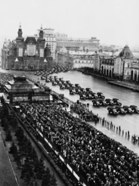 Viele-Politiker-und-Militaers-glauben-man-koenne-mit-einer-Kombination-aus-taktischen-und-strategischen-Atomwaffen-wesentlich-preiswerter-die-zahlenmaessig-konventionelle-Ueberlegenheit-Moskaus-ausgleichen