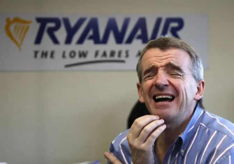 gerade-eine-Umfrage-welche-Gebuehren-Ryanair-erheben-koennte-Am-besten-gefaellt-mir-bislang-der-Vorschlag-aus-Schweden-Geld-fuer-Klopapier-mit-meinem-Bild-drauf-zu-nehmen-sagt-O-Leary