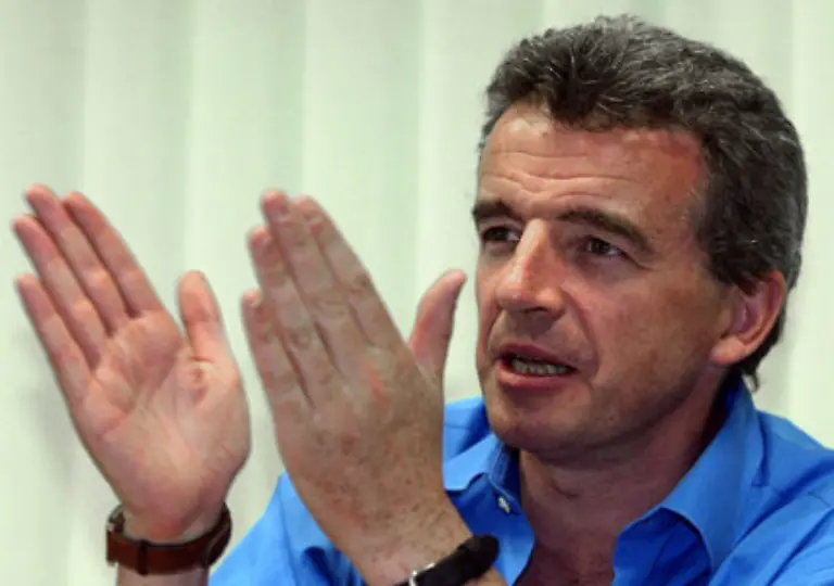 1988-wurde-O-Leary-Direktor-der-Airline-Als-Ryanair-rote-Zahlen-schrieb-entdeckte-er-ungewoehnliche-Sparmoeglichkeiten-Er-schaffte-kostenlose-Serviceleistungen-wie-Bordkueche-und