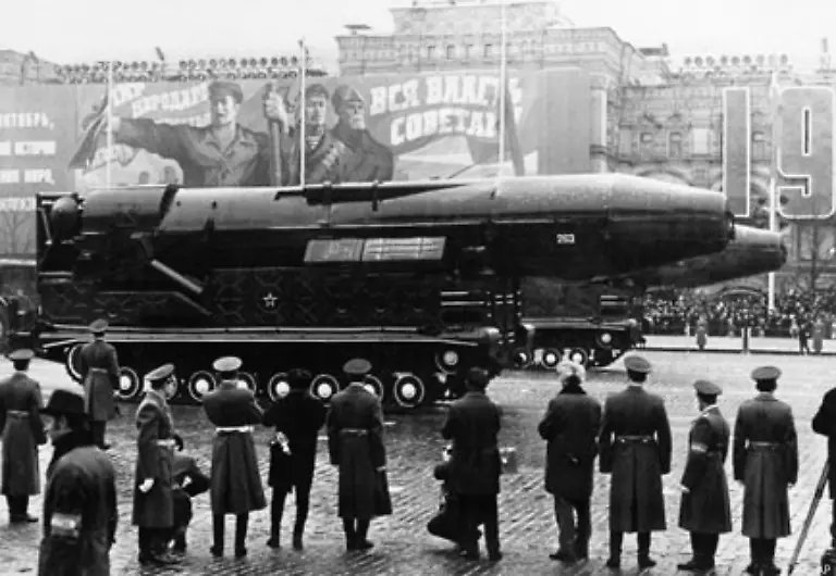 Besonders-die-Stationierung-der-neuen-Mittelstreckenrakete-SS-20-scheint-das-prekaere-militaerische-Gleichgewicht-weiter-zugunsten-der-UdSSR-zu-verschieben
