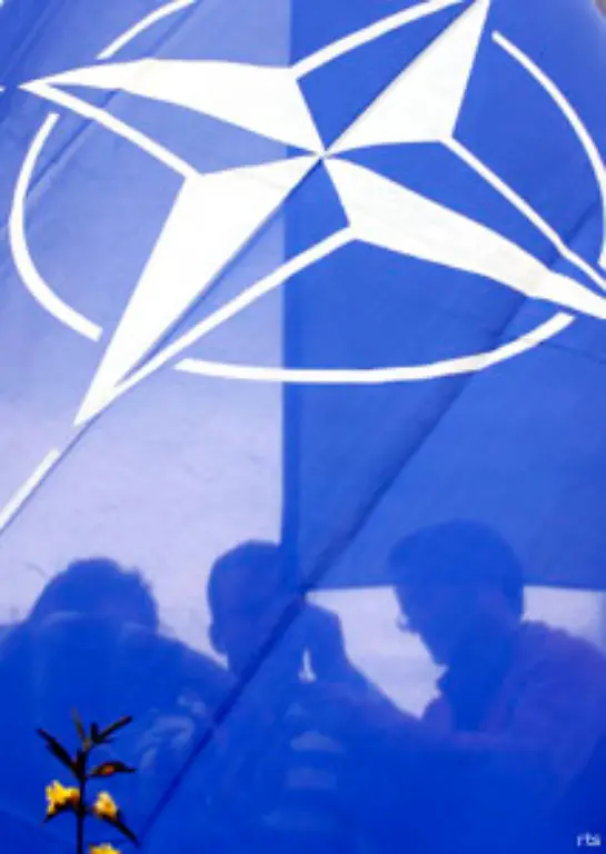 1991-wird-der-NATO-Kooperationsrat-bestehend-aus-Staaten-der-NATO-und-des-ehemaligen-Warschauer-Pakts-eingerichtet