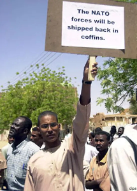 2005-unterstuetzt-die-NATO-die-Friedensmission-in-Darfur-der-erste-NATO-Einsatz-in-Afrika