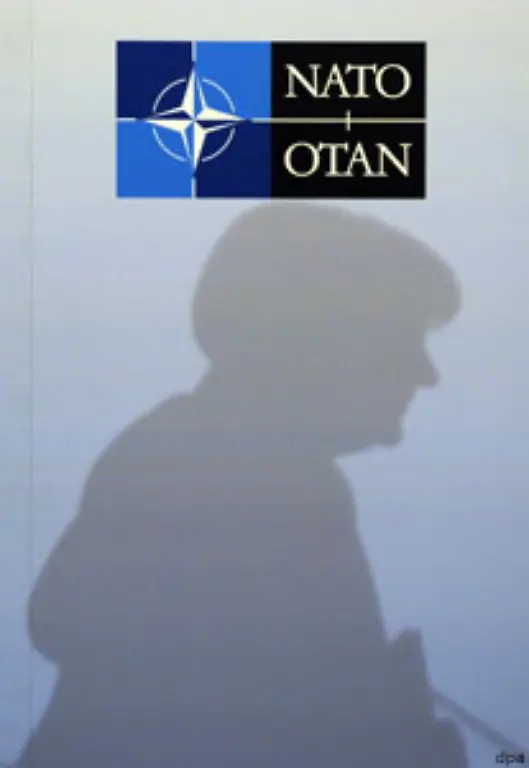 Ich-sehe-keine-globale-NATO-betont-Merkel-Dagegen-wollen-die-USA-die-NATO-zu-einer-Art-Weltpolizist-umfunktionieren-der-mit-internationalen-Partnern-Sicherheitsaktionen-durchfuehren-kann