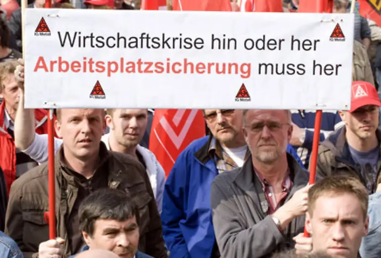 Mit-Transparenten-wie-Unser-Vertrauen-ist-am-Ende-und-Sparen-ja-aber-nicht-auf-unsere-Kosten-forderten-sie-Konzernchef-Ekkehard-Schulz-dazu-auf-133