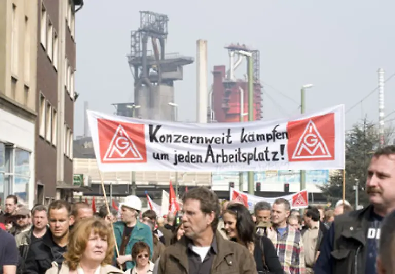 An-der-Kundgebung-nahmen-nach-Angaben-der-IG-Metall-rund-14-000-Mitarbeiter-aus-allen-Konzernbereichen-teil