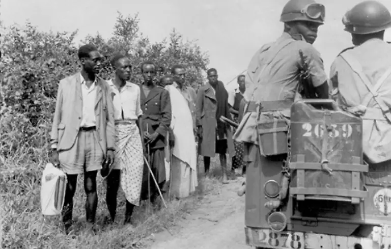 Vertreter-der-Bevoelkerungsmehrheit-der-Hutu-nahmen-es-den-Tutsi-uebel-dass-sie-waehrend-der-Kolonialzeit-erst-von-deutschen-und-dann-von-belgischen-Besatzern-zur-ueberlegenen-Rasse-erklaert-worden-waren-und-mit-Privilegien-ausgestattet-wurden