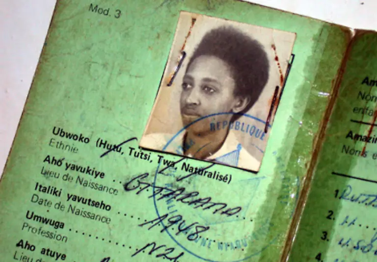 Unter-der-Herrschaft-der-Belgier-wurde-schliesslich-die-Zugehoerigkeit-in-die-Ausweisdokumente-eingetragen-Aus-Kasten-waren-Rassen-geworden