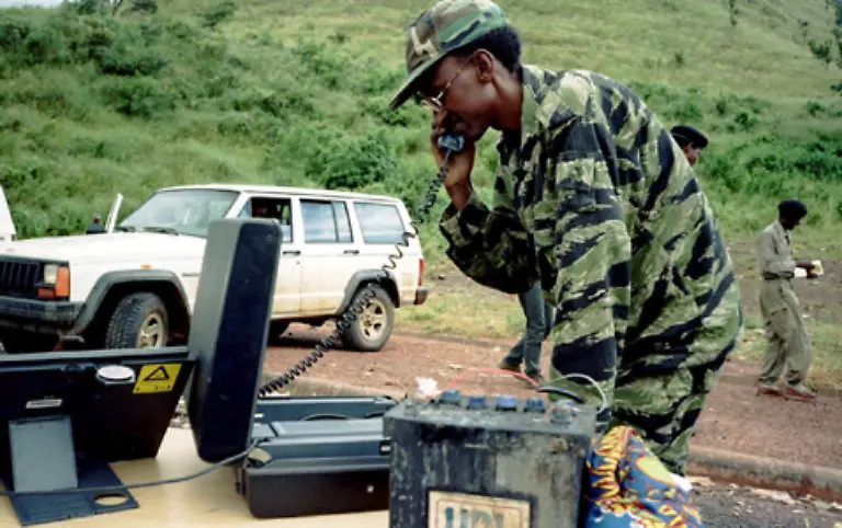 Unter-Fuehrung-von-Paul-Kagame-Bild-beginnt-die-Ruandische-Patriotische-Front-RPF-am-1-Oktober-1990-von-Uganda-aus-den-Einmarsch-in-Ruanda