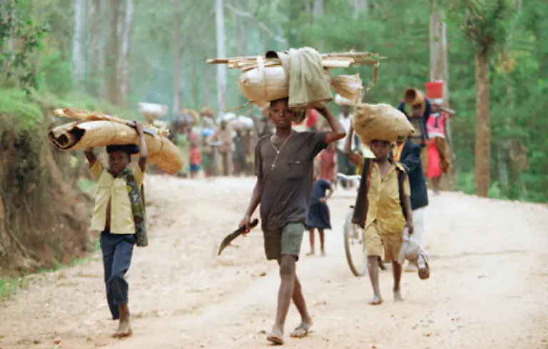 Lange-bevor-das-eigentliche-Morden-beginnt-wird-den-Hoerern-stets-eingetrichtert-es-gebe-in-Ruanda-keinen-Platz-mehr-fuer-die-Tutsi