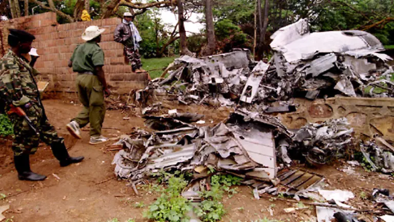 So-kommt-es-zum-Abschuss-der-Praesidentenmaschine-mit-Habyarimana-und-seinem-burundischen-Amtskollegen-Cyprien-Ntaryamira-Noch-in-der-Nacht-nach-dem-Anschlag-beginnen-die-Uebergriffe-auf-die-Tutsi