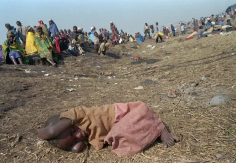 In-den-folgenden-Tagen-werden-Tutsi-und-gemaessigte-Hutu-systematisch-gejagt-und-getoetet