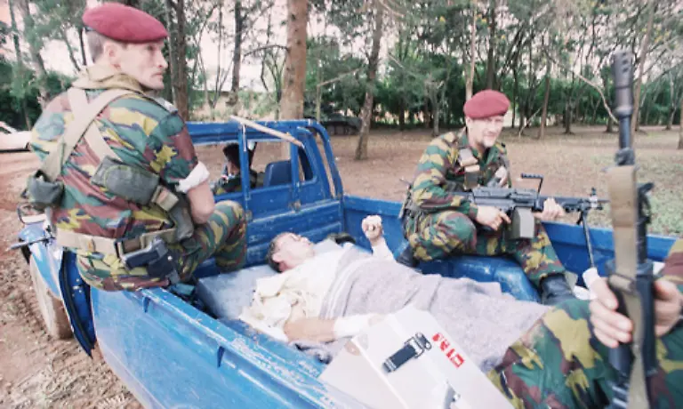 Nach-der-Ermordung-von-zehn-belgischen-Blauhelmsoldaten-ziehen-Belgien-und-Bangladesch-ihre-Soldaten-aus-Ruanda-ab-es-verbleiben-450-Mann