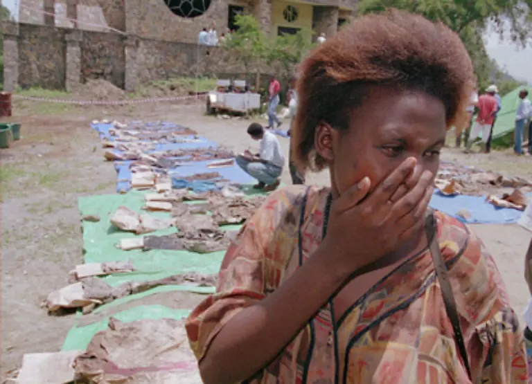 Es-gab-keine-Einschlagloecher-in-den-Waenden-weil-die-Menge-so-dicht-war-dass-die-Kugeln-in-den-Koerper-einer-Person-eindrangen-und-dann-den-naechsten-trafen