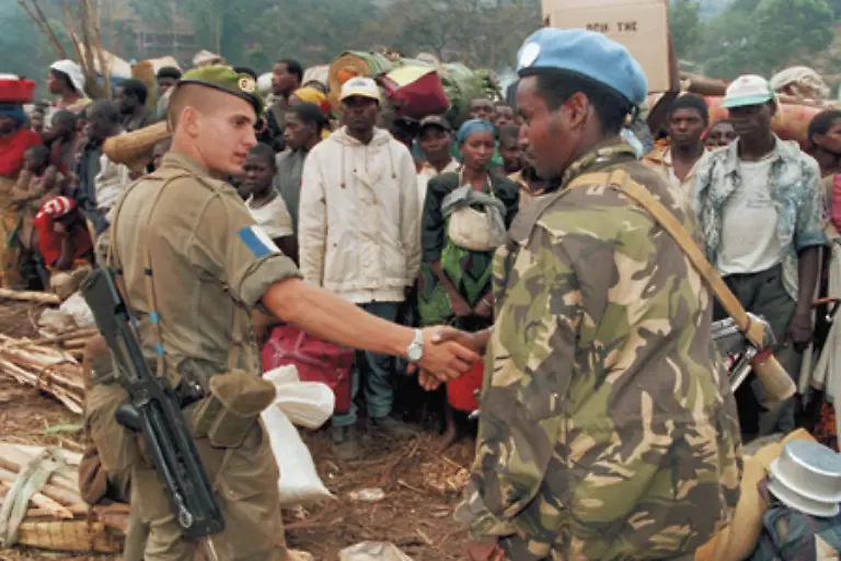 Erst-am-17-Mai-1994-stimmen-die-Vereinten-Nationen-der-Bitte-des-UN-Generals-Dallaire-zu-die-Friedenstruppen-auf-5000-Soldaten-zu-erhoehen