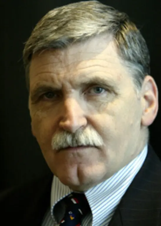 Die-Geschichte-von-Ruanda-1994-ist-eine-Geschichte-von-Verrat-Versagen-Naivitaet-Gleichgueltigkeit-Hass-Voelkermord-Unmenschlichkeit-und-des-Boesen-schreibt-Dallaiere-spaeter-in-seinem-Buch-Handschlag-mit-dem-Teufel