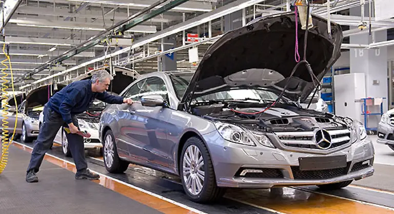 Der-Umsatz-ist-2008-um-neun-Prozent-gegenueber-dem-Vorjahr-gesunken-Der-Umsatz-lag-bei-47-7-Milliarden-Euro-und-die-Umsatzrendite-liegt-dort-nur-noch-bei-4-4-Prozent-Das-Ebit-im-PKW-Bereich-sank-in-2008-um-55-Prozent