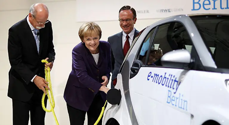 Das-wird-allerdings-noch-dauern-Doch-als-Diesel-kann-der-pfiffige-Kleinwagen-mit-einem-Verbrauch-von-nur-3-3-Litern-glaenzen-Damit-liegt-der-Smart-voll-im-Trend
