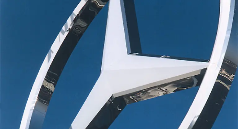 Damit-der-Stern-der-deutschen-Wirtschaft-wieder-im-alten-Glanz-erstrahlt-bedarf-es-einiger-Kurskorrekturen-Doch-das-braucht-Zeit-Spannend-wird-werden-mit-welcher-Vision-Dieter-Zetsche-auf-der-HV-Daimler-in-die-Zukunft-fuehren-moechte