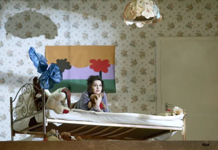 Bei-einer-Ueberfunktion-der-Schilddruese-produziert-diese-zu-viele-Hormone-Dadurch-wird-der-Energieumsatz-beschleunigt-und-die-Koerperfunktionen-laufen-auf-Hochtouren-Nervositaet-und-Schlaflosigkeit