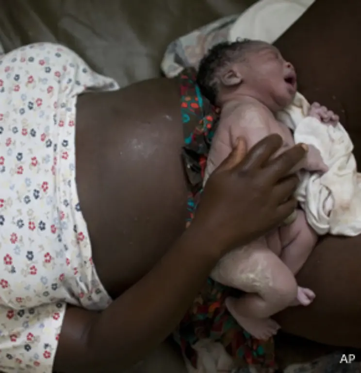 Auch-Endorphine-hat-der-Koerper-fuer-lebensbedrohliche-Situationen-vorgesehen-zumindest-in-der-hohen-Dosis-Sie-wirken-stark-schmerzstillend-So-erhoeht-sich-zum-Beispiel-der-Endorphin-Spiegel-einer-Frau-erheblich-unter-der-Geburt