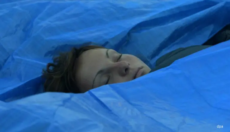 und-dafuer-sorgt-dass-der-Koerper-auf-den-Tag-und-Nachtrhythmus-reagiert-Bei-Dunkelheit-loest-ein-erhoehter-Melatoninspiegel-Muedigkeit-aus