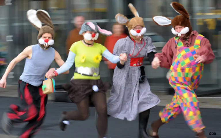 Glukagon-erhoeht-den-Blutzuckerspiegel-wenn-er-den-Normwert-unterschritten-hat-Das-kann-z-B-bei-koerperlicher-Beanspruchung-noetig-sein