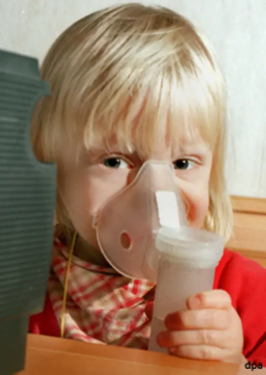 Kortisol-wirkt-entzuendungshemmend-und-wird-daher-unter-anderem-in-der-Bronchialtherapie-eingesetzt-Ein-zu-hoher-Kortisolspiegel-allerdings-verringert-die-Infektabwehr-des-Koerpers-Ausserdem-fuehrt-er-zum-Cushing-Syndrom-im-Volksmund-Vollmondgesicht-genannt