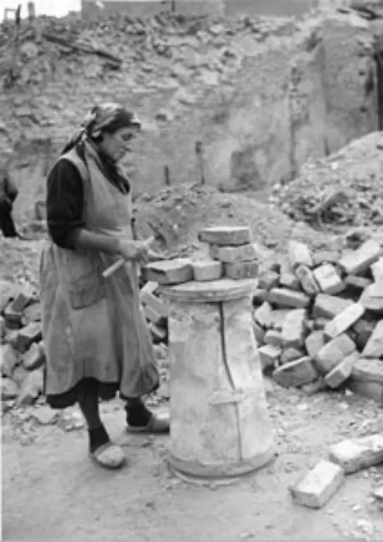 Der-Zusammenbruch-war-vollkommen-Deutschland-war-in-jeder-Hinsicht-am-Ende-militaerisch-politisch-wirtschaftlich-und-vor-allem-moralisch