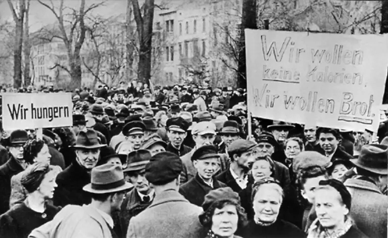 Wer-in-den-Staedten-lebt-ist-auf-den-Schwarzmarkt-angewiesen