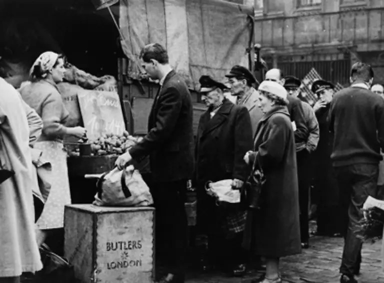 Ueber-Nacht-kommt-das-Wirtschaftswunder-nicht-1950-liegt-die-Arbeitslosigkeit-bei-zwoelf-Prozent-die-Bundesbank-hat-Muehe-die-Inflation-zurueckzuhalten