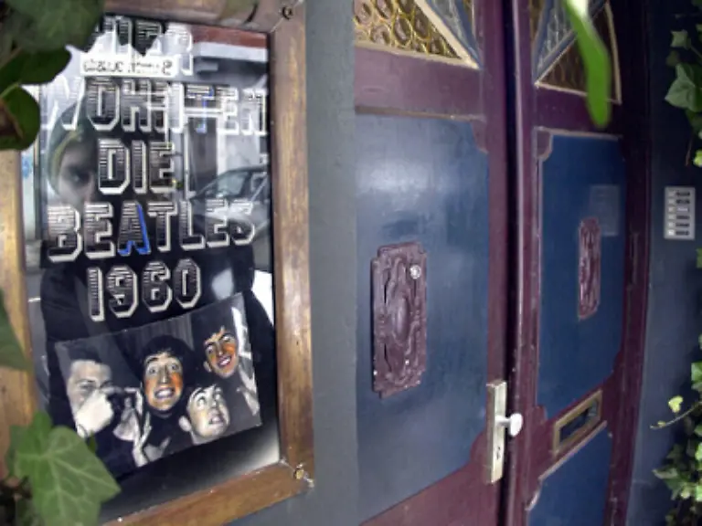 1962-folgen-Auftritte-im-Starclub-in-der-Besetzung-Paul-McCartney-John-Lennon-George-Harrison-und-Ringo-Starr-Im-Juni-1966-fuellen-die-Pilzkoepfe-bei-ihrer-Deutschlandtournee-Riesenhallen-in-Muenchen-Essen-und-Hamburg