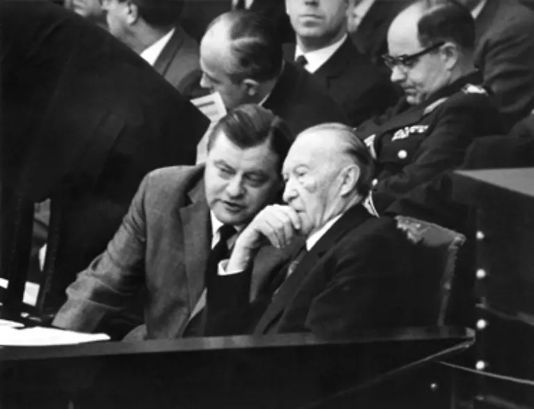 Am-26-Oktober-1962-erscheint-im-Spiegel-ein-Artikel-ueber-die-NATO-Uebung-Fallex-62-in-dem-beschrieben-wird-dass-die-Vorbereitungen-der-Bundesregierung-fuer-den-Verteidigungsfall-voellig-ungenuegend-sind