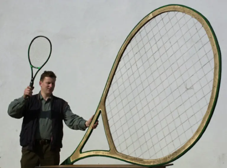 und-Saiten-fuer-Tennisschlaeger-aus-Schafsdaermen-gefertigt