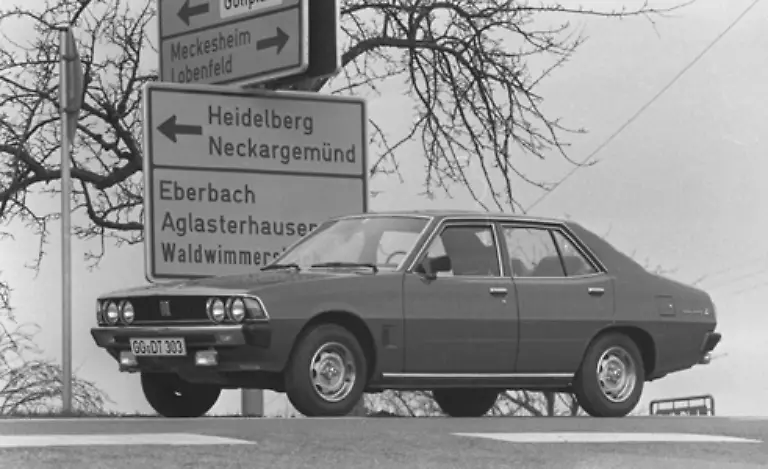 Ab-dem-1-Januar-1976-gilt-in-der-Bundesrepublik-die-Anschnallpflicht-allerdings-zunaechst-nur-vorn-Auf-den-westdeutschen-Ruecksitzen-bleiben-die-Kinder-noch-bis-1984-unangeschnallt