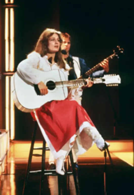 24-April-1982-Mit-ihrem-Lied-Ein-bisschen-Frieden-gewinnt-Nicole-als-erste-und-bisher-einzige-Deutsche-den-Grand-Prix-d-Eurovision