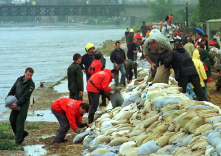 Jahrhunderthochwasser-im-Sommer-1997-Ueberschwemmungen-an-der-Oder-halten-die-Menschen-wochenlang-in-Atem