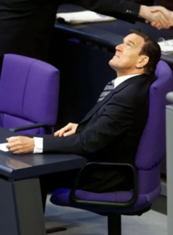 19-April-1999-Das-deutsche-Parlament-kehrt-acht-Jahre-nach-dem-Umzugsbeschluss-des-Bundestags-vom-Juni-1991-offiziell-von-Bonn-in-den-Berliner-Reichstag-zurueck