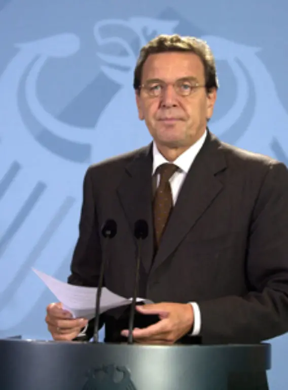 Nach-den-Terroranschlaegen-vom-11-September-2001-erklaert-Bundeskanzler-Gerhard-Schroeder-die-uneingeschraenkte-Solidaritaet-der-Bundesrepublik-mit-den-USA