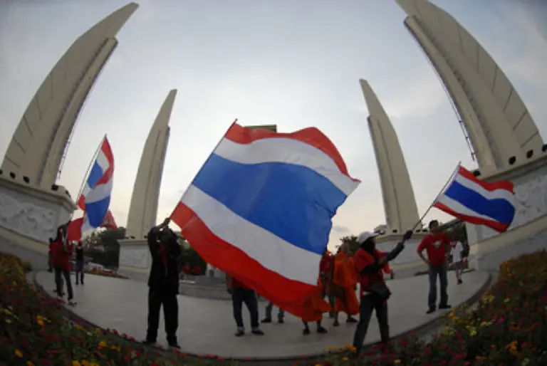Seit-fast-drei-Jahren-ist-Thailand-Schauplatz-eines-erbitterten-Machtkampfs-zwischen-zwei-politischen-Gruppierungen