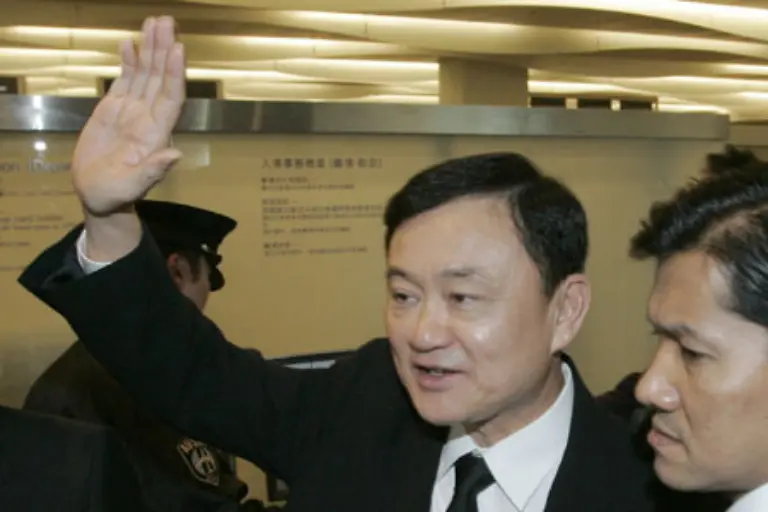 Die-Proteste-hatten-Erfolg-Die-regierende-Partei-PPP-des-ehemaligen-Premiers-Thaksin-Shinawatra-wurde-wegen-Wahlbetrugs-vom-Verfassungsgericht-verboten