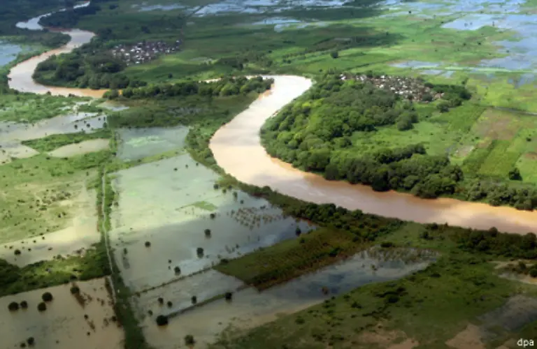 Immer-wieder-wird-Somalia-von-schweren-Naturkatastrophen-getroffen-Auf-Ueberschwemmungen