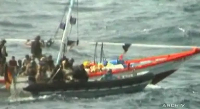 Der-Kampf-gegen-die-Piraten-faellt-eigentlich-in-den-Zustaendigkeitsbereich-des-somalischen-Staates-Die-chaotischen-Zustaende-in-dem-ostafrikanischen-Land-machen-es-jedoch-unmoeglich-die-Piraterie-wirkungsvoll-zu-unterbinden