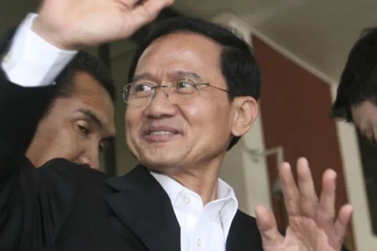 Nachfolger-wird-Somchai-ein-Schwager-Thaksins-Die-Opposition-wirft-ihm-vor-nur-dessen-Marionette-zu-sein