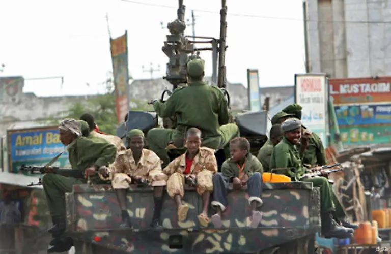 Bewaffnete-Milizen-ringen-um-die-Macht-in-dem-zerruetteten-Land-Die-amtierende-Regierung-kann-weder-die-Sicherheit-der-eigenen-Buerger-noch-die-der-Handelsschiffe-garantieren