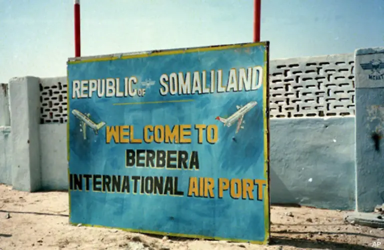 Im-Norden-sind-sowohl-Somaliland-als-auch-Puntland-quasi-autonom-Im-Sueden-ueben-Warlords-und-islamistische-Milizen-die-Herrschaft-aus