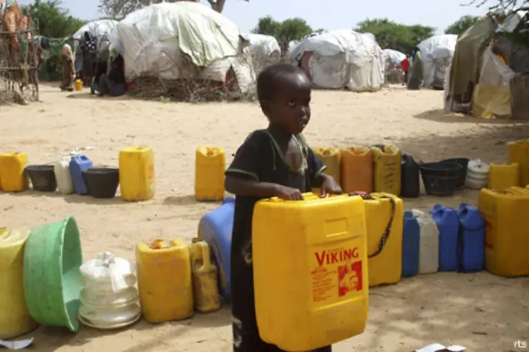 Doch-die-Hilfeleistungen-nach-Somalia-sind-voellig-unzureichend-Nur-etwa-200-Millionen-Dollar-flossen-im-Jahr-2007-in-das-Land